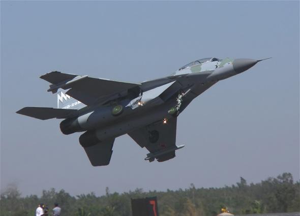 俄空军米格-29战机坠毁 两飞行员跳伞逃生(图)
