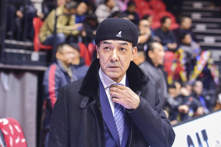 老冤家 阿的江执教新疆首秀 场边与王非握手问候