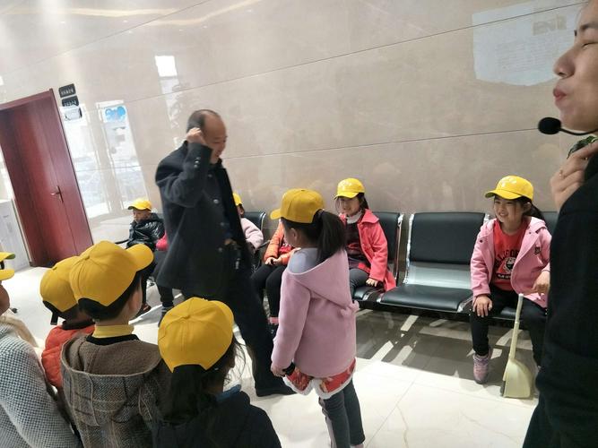 学雷锋 我能行——马宿幼儿园小卫士进社区社会实践活动