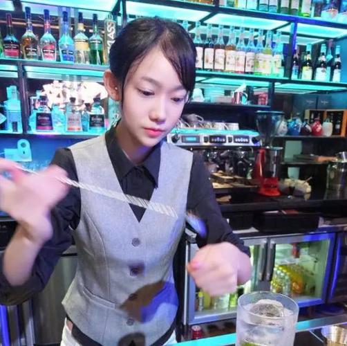 别犹豫,为心中的女神调酒师投票吧!