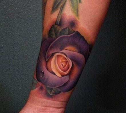您可能还会喜欢小臂玫瑰花纹身图片或者肩部黑灰色玫瑰花纹身图案