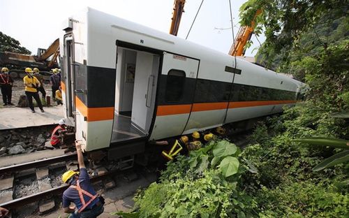 台铁"太鲁阁号"事故造成台铁史上最惨重人员伤亡.