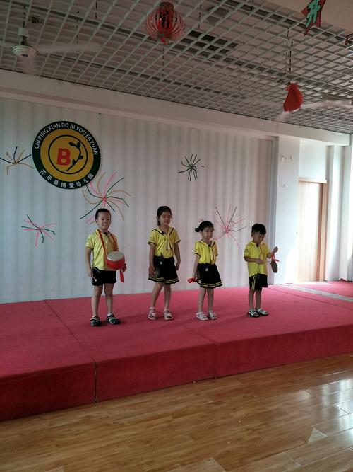 三句半表演