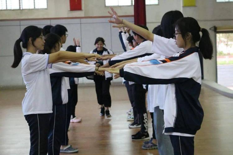 侨光中学举行初三年段考前减压心理拓展活动