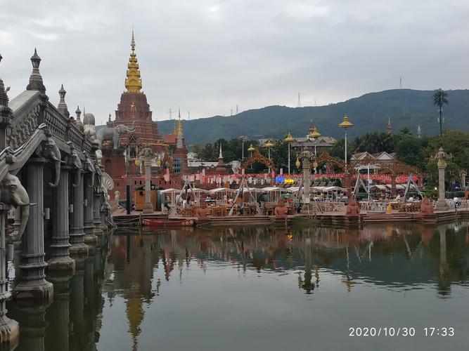 景洪大金塔寺及龙舟广场(云南行之一)