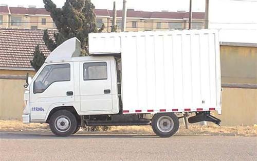 福田厢式运输车