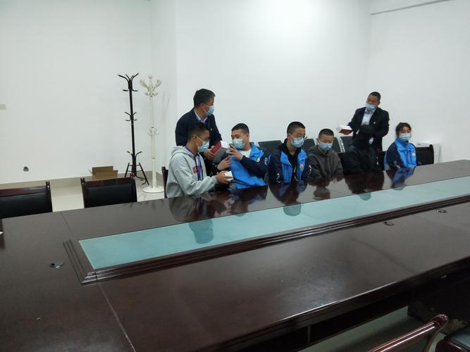 新源县第三中学开展关爱留守学生 传承雷锋精神 培养时代新人活动
