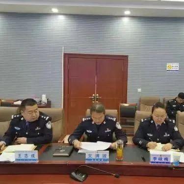 疫情在前巡警不退