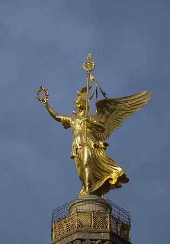 siegess01ule胜利纪念柱旅行的第一站是一个曾经背负着沉重的