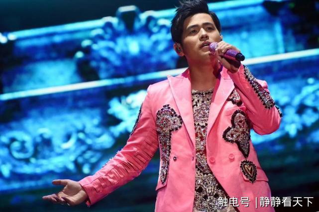 周杰伦长沙连唱两场 7万歌迷冒雨与周董一起嗨歌