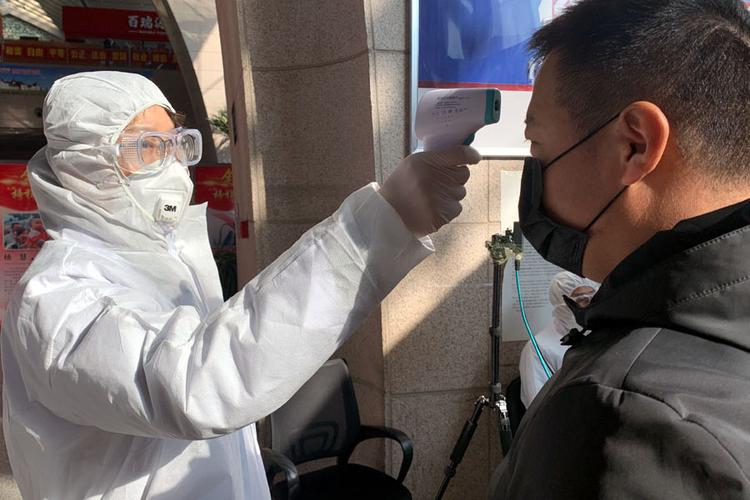 银川火车站:应对春运返程客流 进出站旅客100%测温