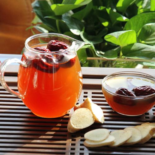  p>大枣姜茶是用红枣,姜制作的一道甜品.