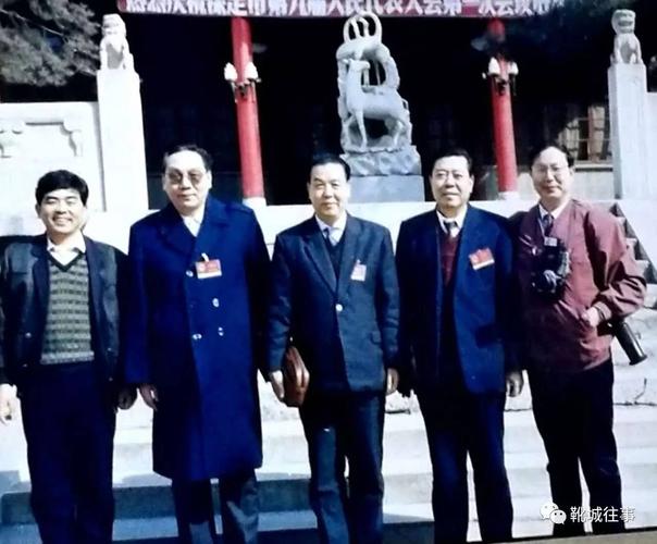 省委书记高扬在涿州东方公司考察(左一讲解者为该公司负责人霍宗义)