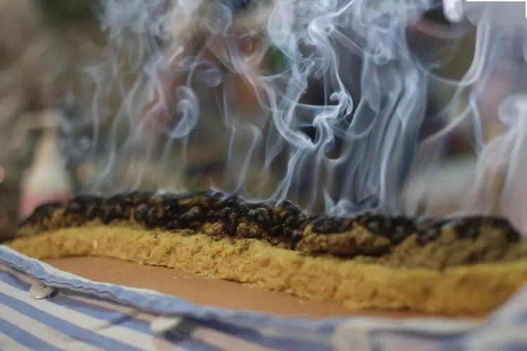 科之始即为针,灸并重,自2013年开展铺灸疗法以来,已形成督脉灸,任脉灸