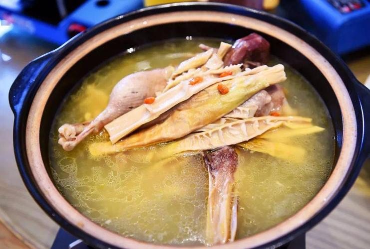 笋干老鸭煲