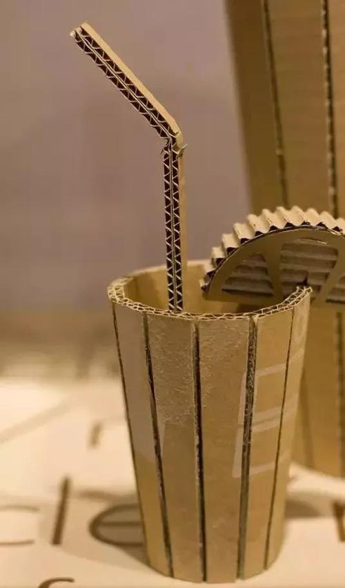 小编特意搜罗一些宝宝们做的变废为宝手工作品,当它们集结在一起,谁