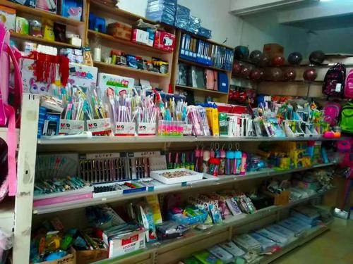 学校附近文具店转让.