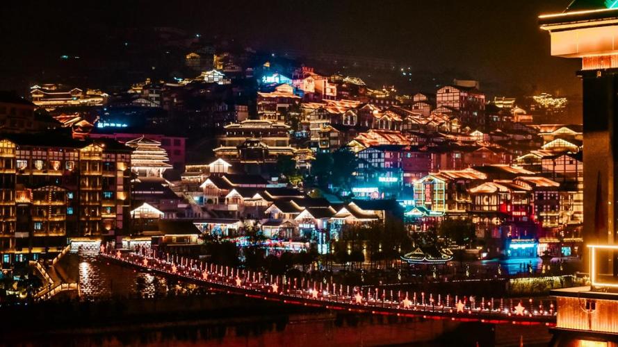 不醉不归 茅台镇夜景 山城韵味尽显