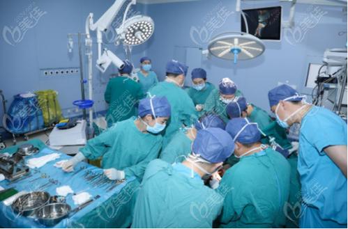 西安国际医学院的变性手术,圆了她32岁女变男的梦想