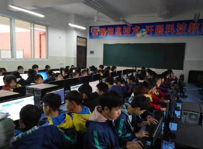 宣汉县普光学校开展"宪法知识宣传进校园"活动