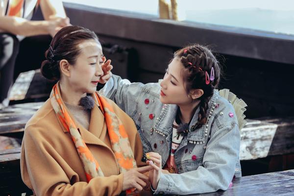 张晋蔡少芬单独看日出甜蜜满格 陈芊芊暖心照顾婆婆被