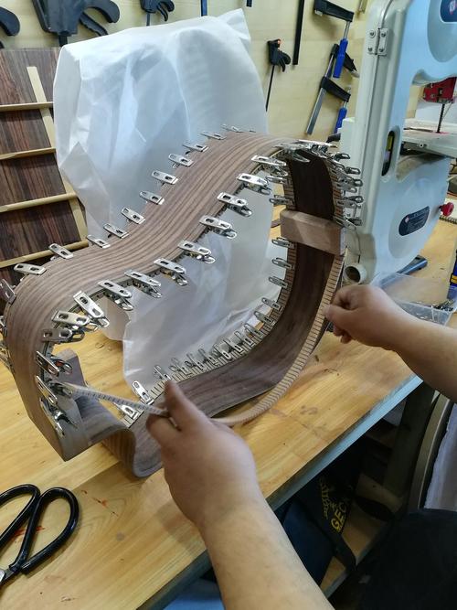 吉他制作步骤——粘舌辅