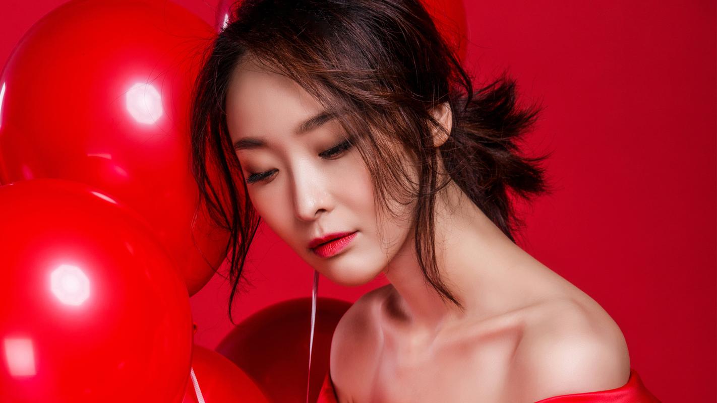 美丽性感的"谋女郎"——李曼
