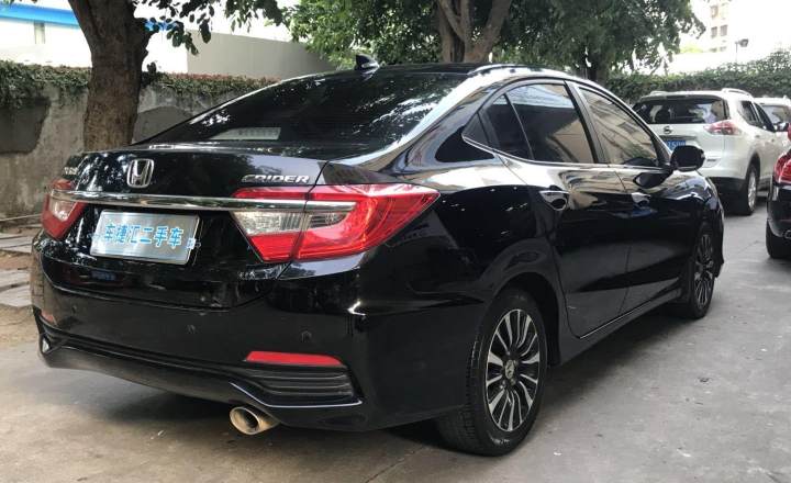 8l 自动舒适版 黑色色 - 小猪二手车