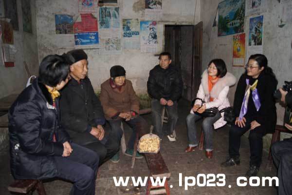 李静副县长到安胜乡节前慰问