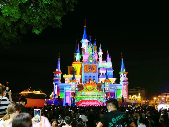 国庆期间,射阳安徒生童话乐园火了,人潮人涌