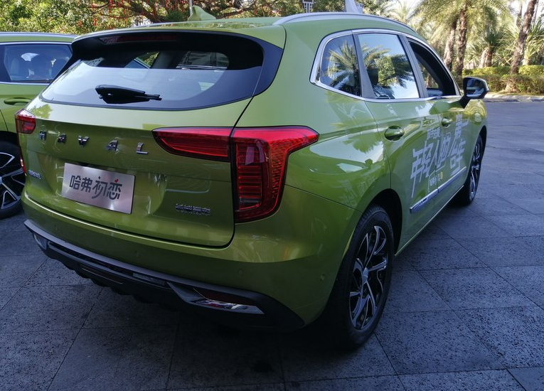 哈弗"小号h6"现身,"操场绿"配色很新颖,7.89万起配_车