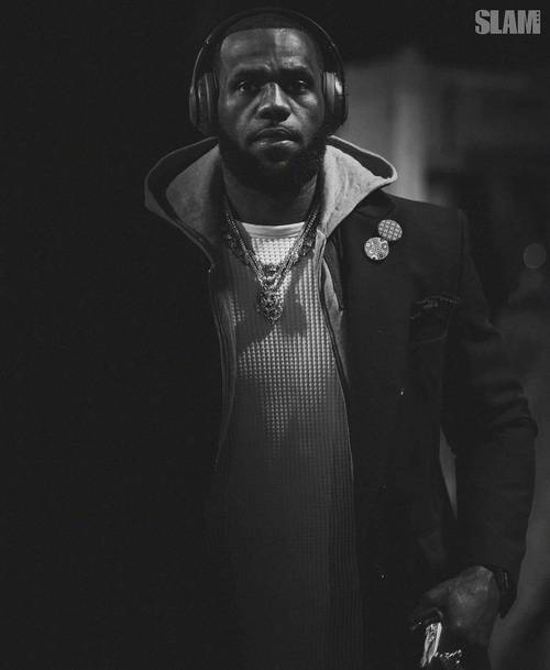 霸气侧漏分享一组詹姆斯的黑白写真照