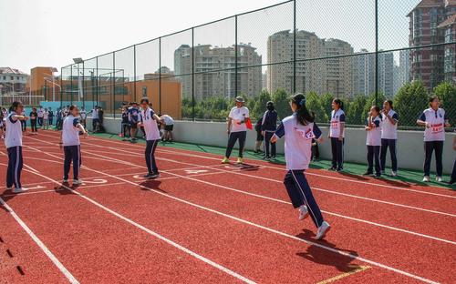 高扬帆同学拍摄了校运动会精彩场景英姿浪花,扬帆奶奶帮助制作了美篇