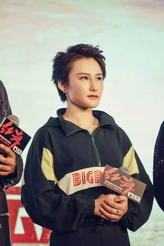《红海行动》中的寸头女硬汉:为角色狂虐增肌,坚持跑步12公里