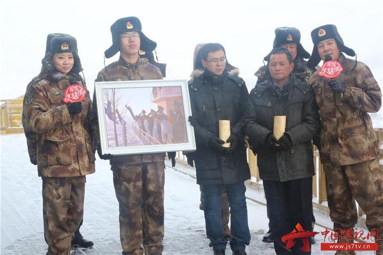 为驻守在边防的战友送去慰问和祝福,节目还从全国各地邀请了战士们的