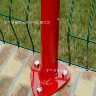 厂家直销桃型立柱护栏三角折弯围栏小区市政公路护栏网质量为优