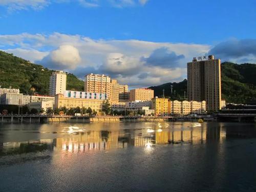 《城之美》                  拍摄地点:宝鸡市凤县