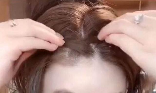 前面一小撮刘海怎么扎起来