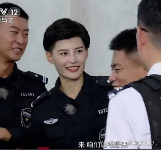 之前看到的一个女特警徒手碎碗的视频,a爆了!