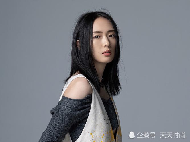 童瑶释出一组时尚杂志风尚大片,优雅平静尽显卓然气质