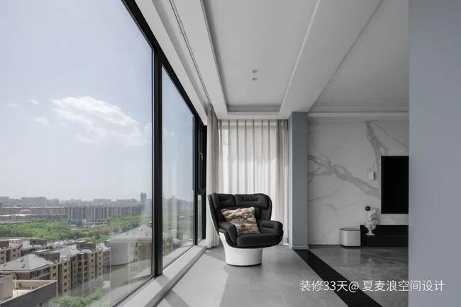 阳台纳入客厅,大面积落地玻璃视觉和采光效果极佳