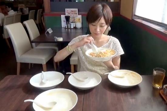 日本美女大胃王暴食真相 胃部能扩大66倍!
