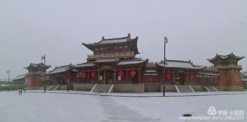 似如久旱逢甘霖,漫步在飘飘洒洒的雪地,非常惬意 大乘寺是榆次新建