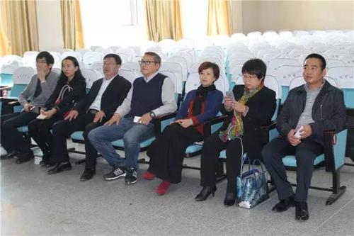 包头市青山区哈达道小学邀请成都草堂小学蓝继红校长