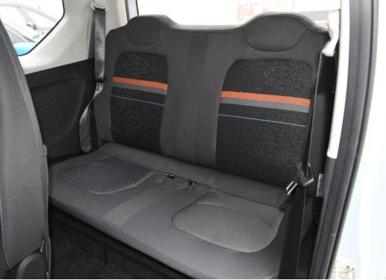 五菱宏光miniev:两三万能买到的自动挡新车,经济实用出门可炸街