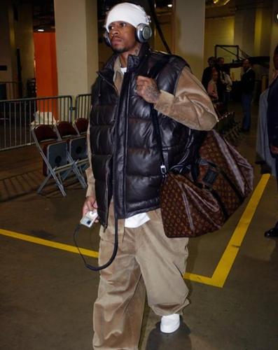 潮流风格 说到nba穿衣最潮流的明星就不得不提一下艾佛森.