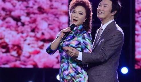 制霸春晚27年,如今却被观众喊"滚出春晚",蔡明到底得罪了谁