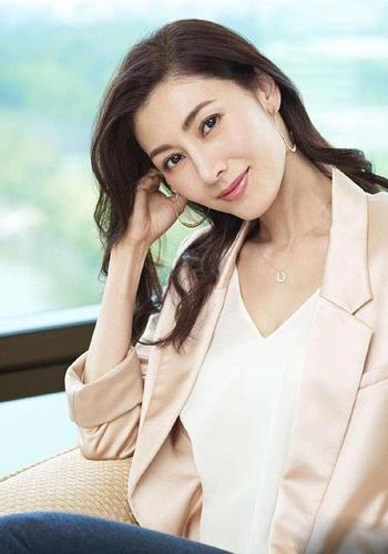 同为香港小姐却不同命?_李嘉欣