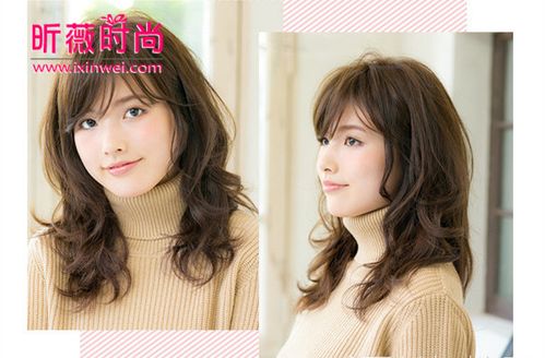 来营造出造型的层次感与丰富度,加上空气的刘海与蓬松卷发的搭配可以