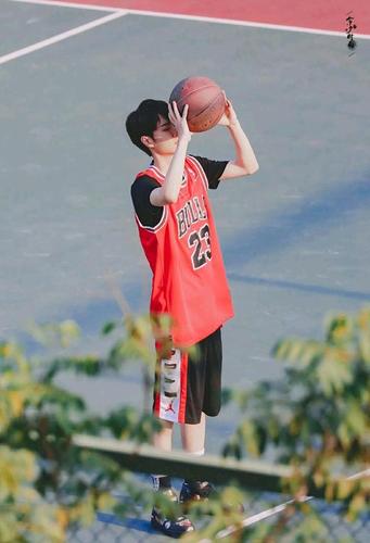 王一博:可甜可盐,未来可期